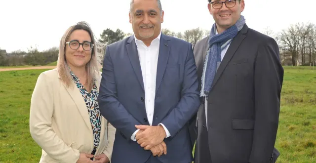 photo  baris boy, entouré de claire sibileau (pellouailles-les-vignes)et d’éric picol (saint-sylvain-d’anjou).  &copy;  co 