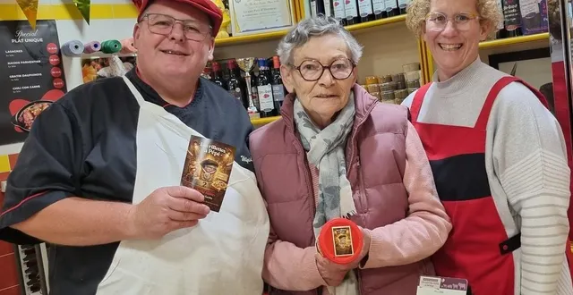 photo  wilfrid aubier, boucher charcutier, distingué au 58e concours national des rillettes,organisé par la confrérie des chevaliers des rillettes sarthoises.  &copy;  ouest-france 