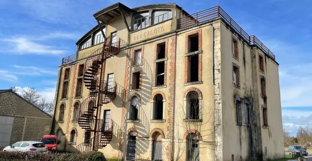photo  ancien joyau industriel de la ferté-bernard, la cartonnerie des calots est fermée depuis 1976.  &copy;  le maine libre 