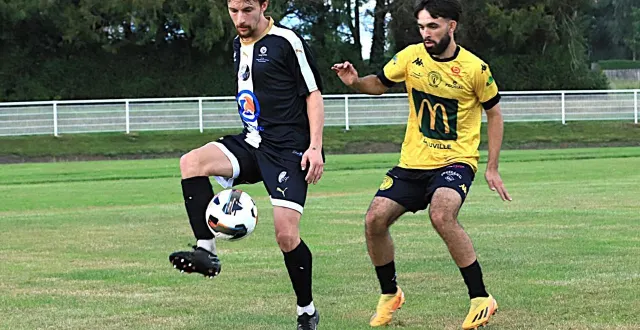 photo  pierre guesnon, attaquant de la ferté/bagnoles.  &copy;  serge ruer 
