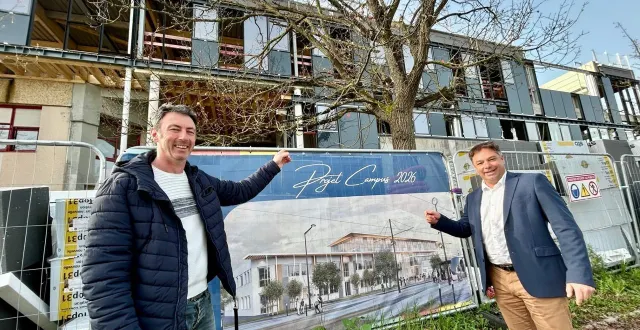 photo  angers, rue lakanal, le 5 mars 2026. le directeur, jean-marc choblet (à droite), et le chargé de travaux, jérôme fouquet, investiront leur nouveau campus en septembre prochain.  &copy;  co 