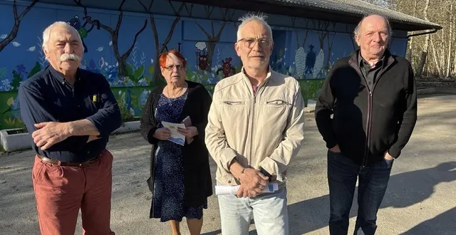 photo  de gauche à droite : albert le monnier, christiane baquelin, christian rousselin et thierry, de la ligue de l’enseignement.  &copy;  ouest-france 