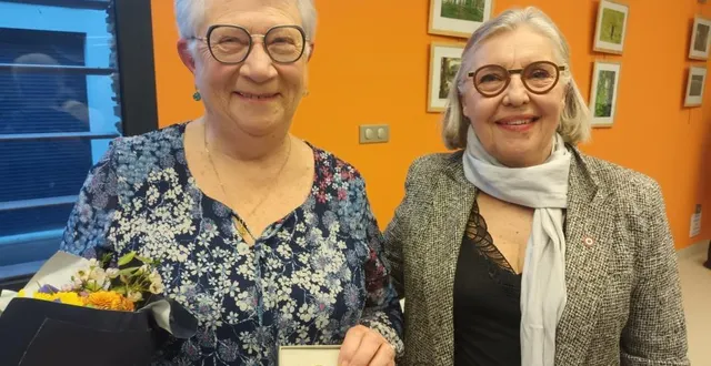 photo  « avec vous tous, réunis aujourd’hui, nous pouvons recevoir cette médaille sans fausse modestie, car elle symbolise un engagement partagé », a assuré, avec reconnaissance, monique leroy, en recevant une décoration des mains la députée nicole dubré-chirat.  &copy;  ouest-france 