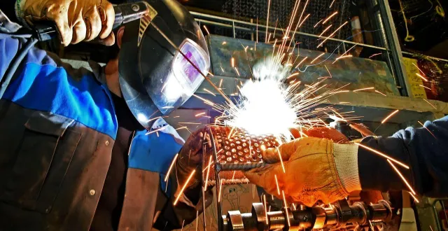 photo  la nuit de la soudure des carnavaliers de cholet va battre son plein toute la nuit de vendredi à samedi.  &copy;  co - étienne lizambard 