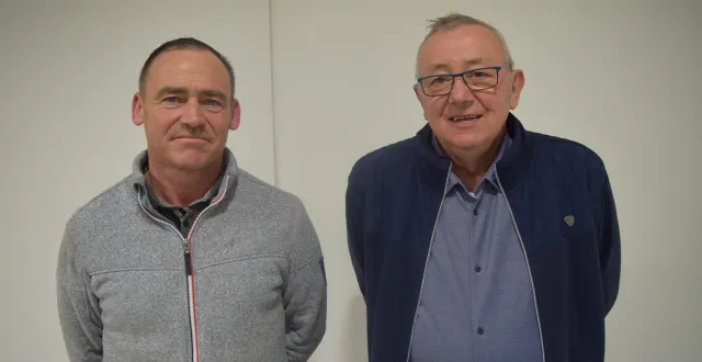 photo  le peintre florian maussion et le sculpteur sur métal claude bouchereau représentent deux facettes complémentaires de l’art contemporain à l’exposition bis’art, à beaupréau.  &copy;  ouest-france 