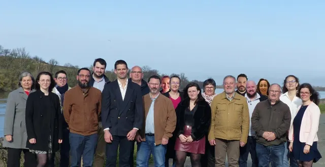 photo  la liste la ménitré en mouvement, menée par ludovic lambert, est désormais au complet.  &copy;  document remis 