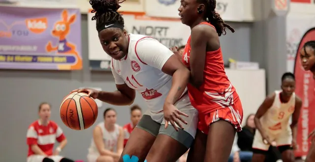 photo  leslie matanga et les chauraisiennes sont dans le dur depuis le début de la saison.  &copy;  co - benoit felace 