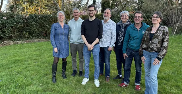 photo  de gauche à droite, le candidat maire et ses adjoints : maud constant, cyrille regnier, christophe raite, alain saint oyant, brigitte retailleau, jean-baptiste leclercq, lydia gobilliard.  &copy;  ouest-france 