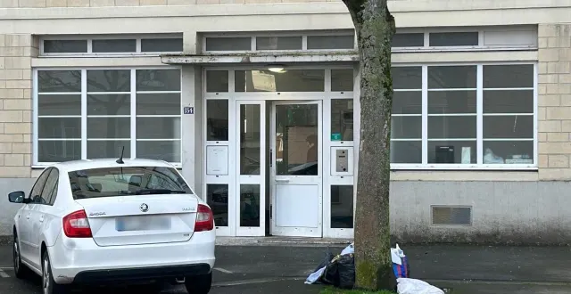photo  voilà un mois, la police avait découvert la dépouille d’une personne dans un appartement desservi par ce hall, dans le quartier de la demi-lune, à caen (calvados), le vendredi 6 février 2026.  &copy;  ouest-france 