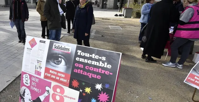 photo  à niort, les associations et les syndicats se mobilisent pour la journée internationale des droits des femmes.  &copy;  co - archives marie delage 