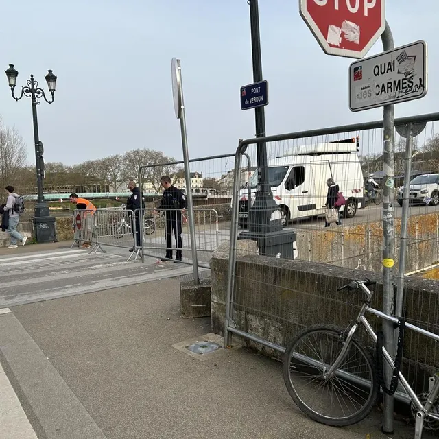 photo le pont de verdun, à angers (maine-et-loire), rouvre à la circulation.  ©  ouest-france