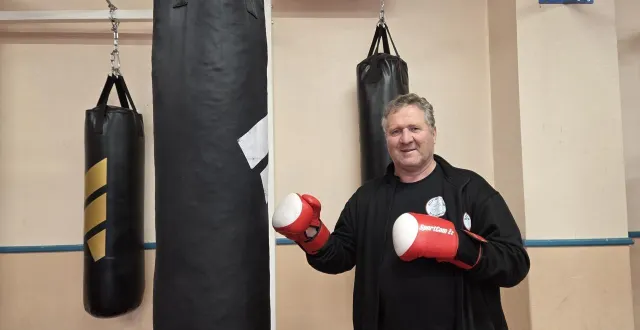 photo  bruno crétois est l’entraîneur du boxing-club mayennais.  &copy;  ouest-france 
