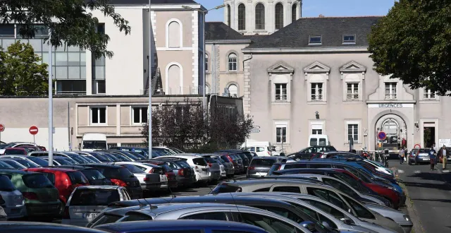 photo  le stationnement aux abords du chu d’angers, un débat relancé par deux candidats à l’occasion des municipales.  &copy;  archives co 