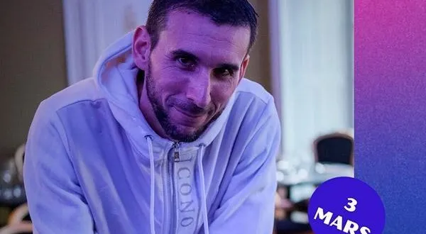 photo  le slameur maalik a aidé, mercredi, les jeunes à slamer leur texte sur la scène de créa’zone j.  &copy;  malik 