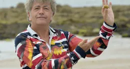 Info insolite  certains habitants de pontivy (morbihan) souhaiteraient qu’un hommage soit rendu à jean-yves lafesse, sous la forme d’un nom de rue ou une statue. 