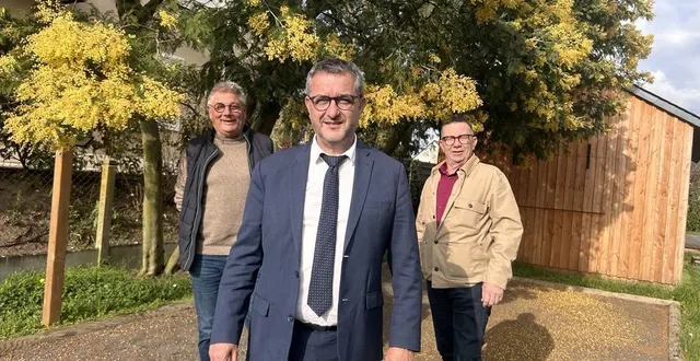 photo  mazé-milon, le 6 mars 2026. les adjoints francis champion et eric porcher, candidats à un nouveau mandat, autour du maire sortant christophe pot.  &copy;  co – christophe ricci 