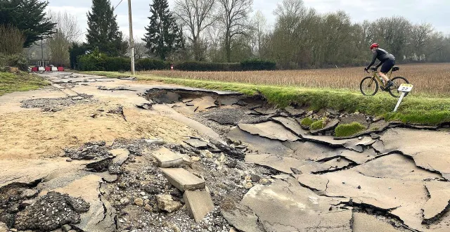 photo  la départementale 132, qui relie notamment les ponts-de-cé à montreuil-juigné, est l’axe prioritaire pour les travaux à mettre en chantier après les inondations.  &copy;  ouest-france 