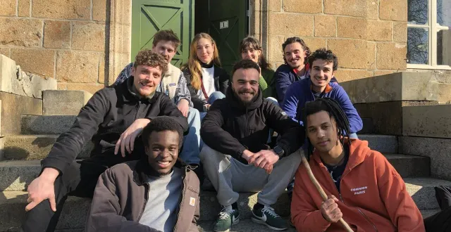 photo  de gauche à droite, au premier rang : legba petterson, charles corbeau. au deuxième rang : florian godefroy, yannik saint-just, stan oldak. au troisième rang : nicolas velmont, dayane pilotto-gonzalez, fanny prost-boucle, romain de vasconcelos  &copy;  . ouest-france 