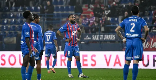 photo  toute la déception de yann m’vila et des caennais au coup de sifflet final face à châteauroux (2-2).  &copy;  martin roche / ouest-france 