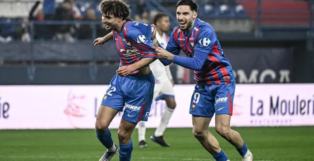 photo  mohamed hafid (à gauche), ici félicité par ivan botella après son premier but, a inscrit un joli doublé face à châteauroux.  &copy;  martin roche / ouest-france 