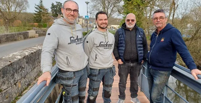 photo  de g. à d. : ludovic piau, pierre braud, fabrice chérel et jean-françois vaillant, sur la passerelle rénovée.  &copy;  co 