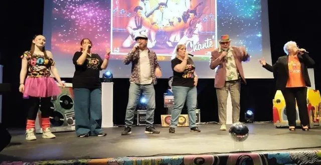 photo  la troupe just’mélody a assuré sur scène devant 250 personnes.  &copy;  co 