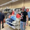 photo  benoît lennuyeux et les employés du magasin la halle à family village ont été prévenus cette semaine de l’installation d’ikea dans les anciens locaux de sports direct. 