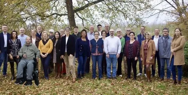 photo  véronique renaudon entourée de ses colistiers de la liste tiercé naturellement.  &copy;  ouest france 