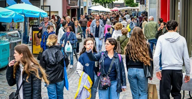 photo  l’axe rue des minimes – centre commercial des jacobins est le seul en centre-ville à conserver une vraie dynamique commerciale.  &copy;  photo archives le maine libre – yvon loué 