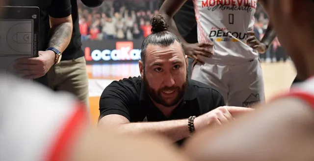 photo  morgan debrosse, entraîneur de l’uso mondeville.  &copy;  guillaume marie 