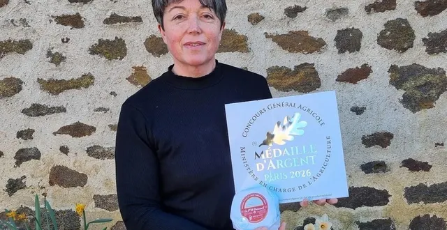 photo  « à force de faire des essais, j’ai obtenu le fromage à pâte molle que je vends aujourd’hui : « le petit roussard » qui a obtenu la médaille d’argent au concours général agricole à paris. »  &copy;  ouest-france 