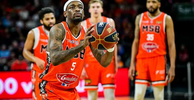 photo  le manceau shannon bogues contre l’asvel, le 25 janvier 2026 à antarès.  &copy;  photo : le maine libre - yvon loué 