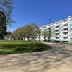photo place de l’europe, à monplaisir, des tours ont été détruites pour donner plus de place aux espaces verts. ces lieux de rafraîchissement permettent aux quartiers prioritaires de la ville d’angers (maine-et-loire) d’être moins vulnérables au risque caniculaire. même si la population, fragile, reste très exposée.