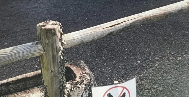 photo  un écriteau a été installé devant la salle communale d’urou-et-crennes.  &copy;  ouest-france 