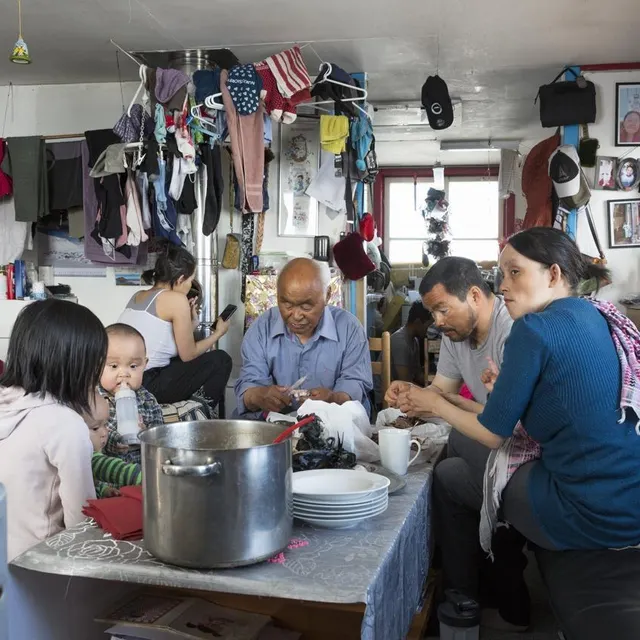 photo une famille d’inughuit à leur domicile.  ©  camille michel