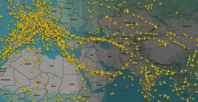 photo  sur les plateformes de suivi de vols en temps réel, comme flightradar24, un trou dans le ciel est clairement visible au-dessus du moyen-orient. une conséquence de la fermeture des espaces aériens de plusieurs pays après le début des bombardements en iran.  &copy;  capture d’écran : flightradar24 
