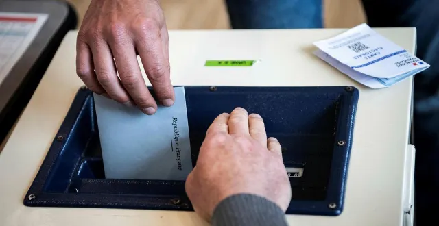 photo  aux hauts d’anjou, ces élections municipales 2026 mettront aux prises trois listes : une première conduite par maryline lézé, maire sortante : une deuxième par véronique langlais, adjointe ; et la troisième par jean-yves châtillon, élu d’opposition.  &copy;  archives archives guillaume saligot/ouest-france 