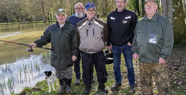 photo  les pêcheurs étaient nombreux à l’étang de courtanvaux.   &copy;  le maine libre 
