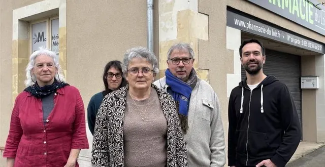 photo  marylène souchard (au premier plan, au centre), tête de liste agir ensemble pour bazouges-cré-sur-loir avec quatre de ses colistiers. de gauche à droite, sylvie lebouché, marie painparay, pascal bergeot et marc chevalier.  &copy;  ouest-france 