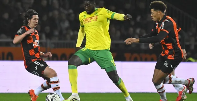 photo  le milieu de terrain ibrahima sissoko est écarté par l’entraîneur ahmed kantari.  &copy;  vincent michel / ouest-france 