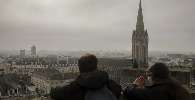 photo  la qualité de l’air en normandie se dégrade en cette fin de semaine. ici vue depuis le château de caen (calvados), ce samedi 7 mars 2026.  &copy;  charles bury / ouest-france 