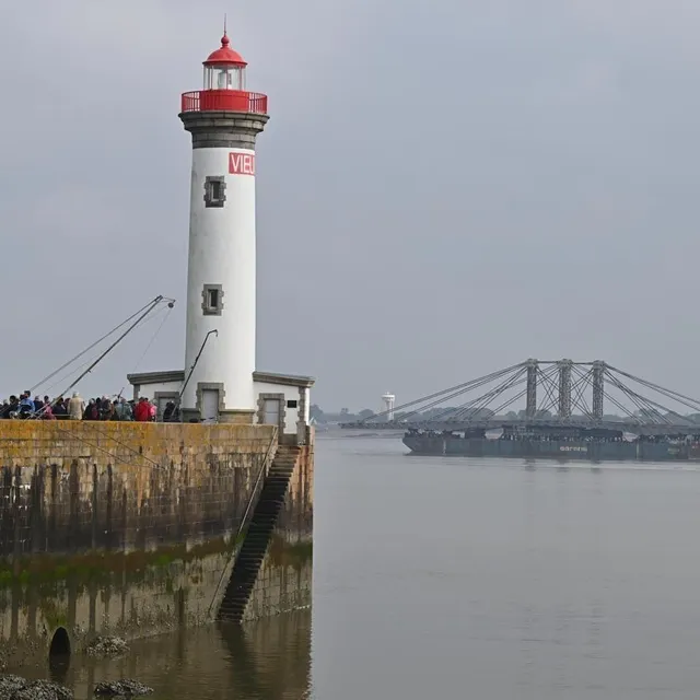 photo le passage du tablier du pont anne-de-bretagne à saint-nazaire.  ©  franck dubray/ouest-france