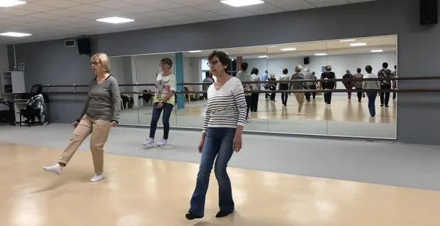 photo  un cours de danse en ligne à venansault, en vendée.  &copy;  ouest-france 