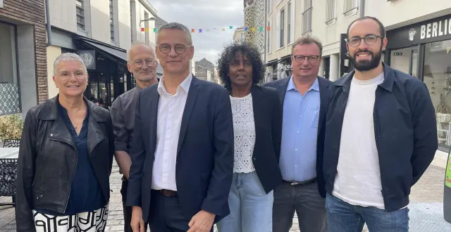 photo  franck loiseau (les écologistes, au centre) est la tête de liste de cholet citoyenne aux élections municipales. il est accompagné de muriel courtay, kai-ulrich hartwich, sylvie tolassy, patrice beaumard et raphaël loizeau.  &copy;  archives ouest-france 