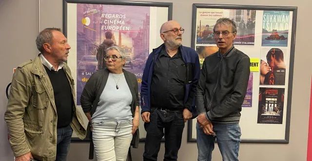 photo  christian plumejeau, patricia pineau, thierry lairez et philippe jammes réunis pour préparer l’ouverture du festival regards sur le cinéma européen, jeudi prochain à la pommeraye (maine-et-loire).  &copy;  ouest-france 