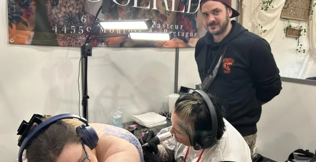 photo  mikka et sa femme amandine exercent au sein de rosered tattoo, à montoir-de-bretagne.  &copy;  le maine libre 