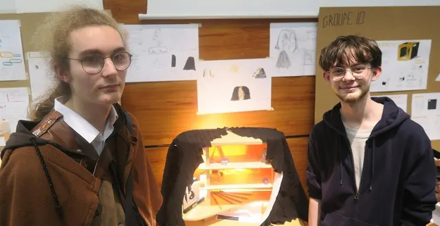 photo  grégoire robert et aloïs bienfait ont été primés dans la catégorie « expérimentés » du concours des apprenants en ébénisterie du rotary club sabolien avec le lycée raphaël-élizé.  &copy;  ouest-france 