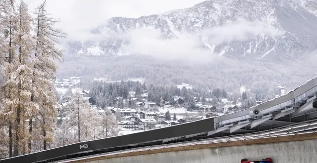 photo  après 15 jours de compétition durant les jo de milan-cortina, la piste de bobsleigh spécialement construite pour l’événement, serait déjà dans un état lamentable.  &copy;  ryan pierse / afp 