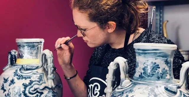 photo  laura chaponot restaure les œuvres d’art. ses clients sont des amateurs d’art ou des professionnels, vendeurs ou antiquaires.  &copy;  laura chaponot 