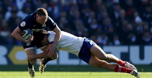 photo  nicolas depoortere souffre d'une luxation à l'épaule après la défaite en écosse.  &copy;  getty images via afp / stu forster 